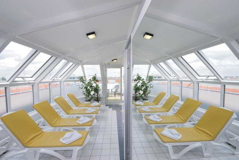 Moxy Berlin Humboldthain Park Bagian luar foto