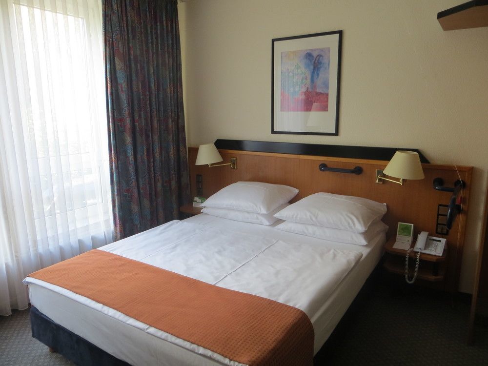 Moxy Berlin Humboldthain Park Bagian luar foto